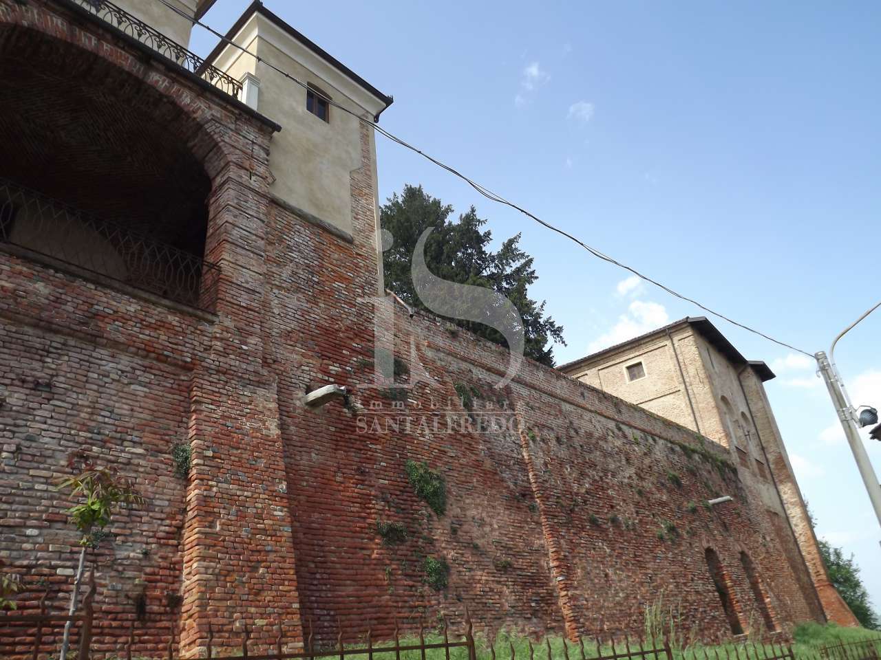 Castello con giardino a Alba