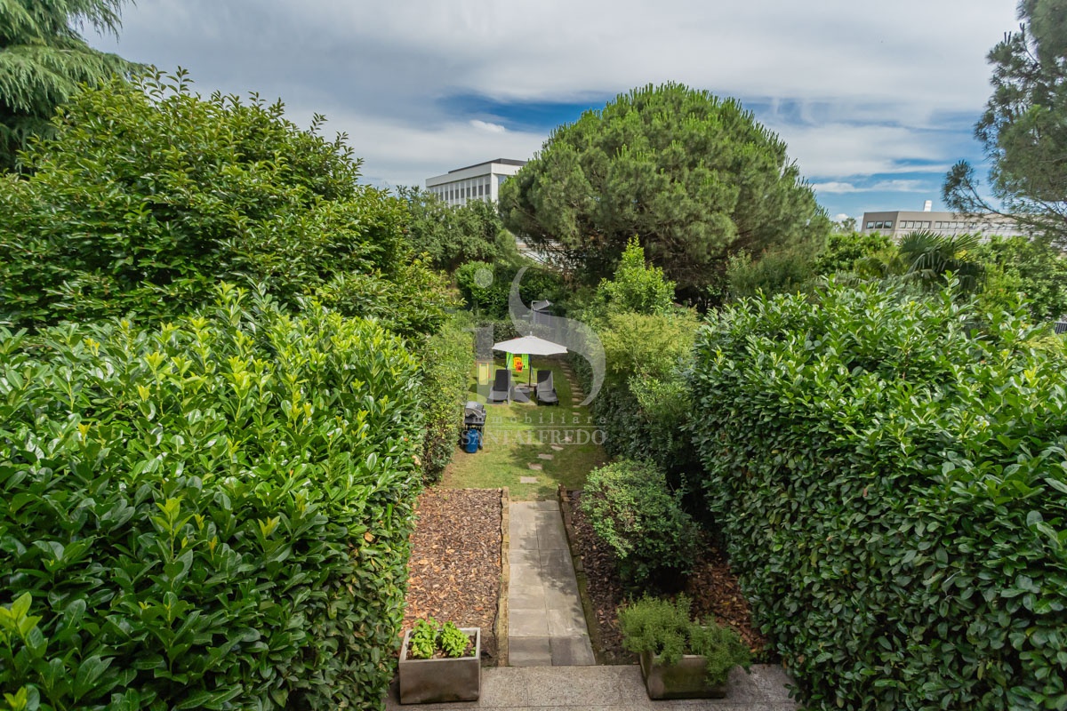 Villa con giardino in via galileo galilei, Agrate Brianza