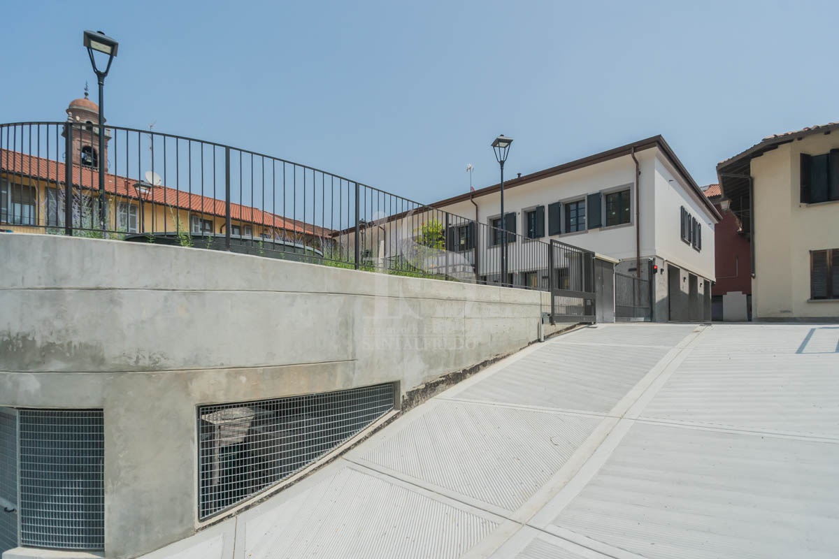 Box/Garage 17mq con box in via vittorio emanuele, Vimercate