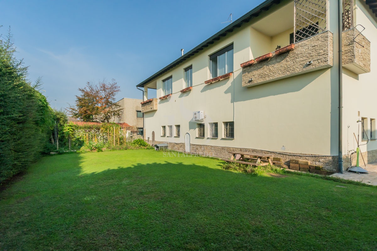 Casa indipendente con giardino in via goffredo mameli, Villasanta