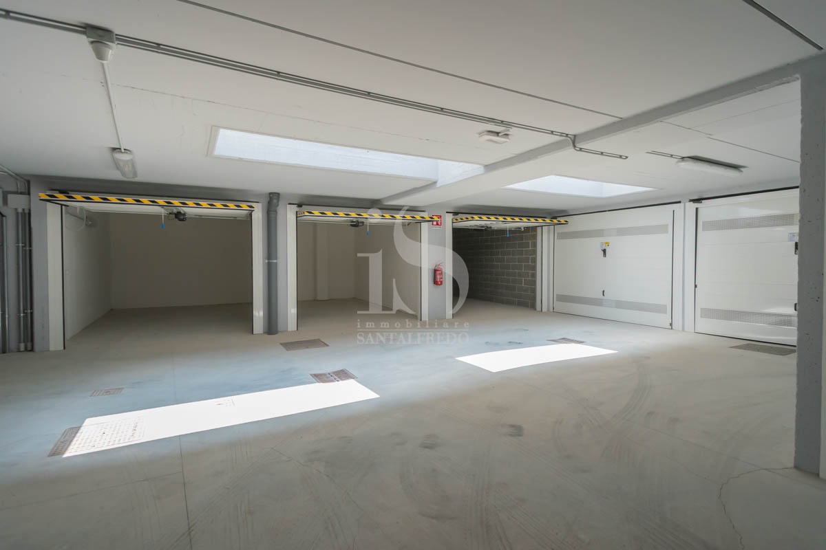 Box/Garage 30mq con box doppio in via vittorio emanuele, Vimercate