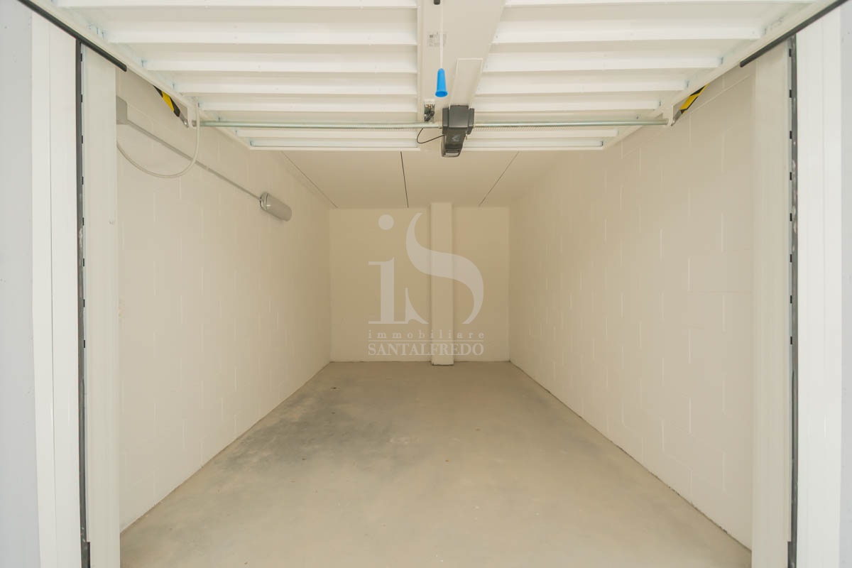 Box/Garage 30mq con box doppio in via vittorio emanuele, Vimercate