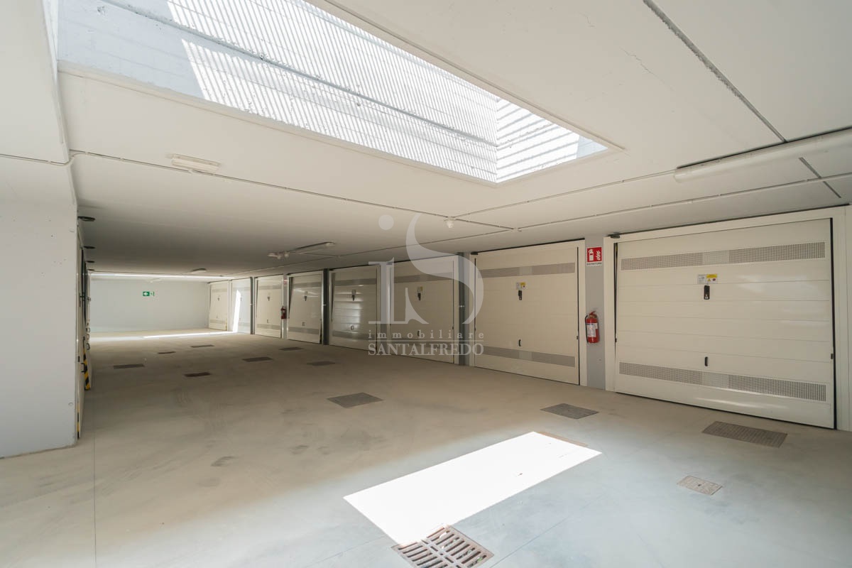 Box/Garage 30mq con box doppio in via vittorio emanuele, Vimercate