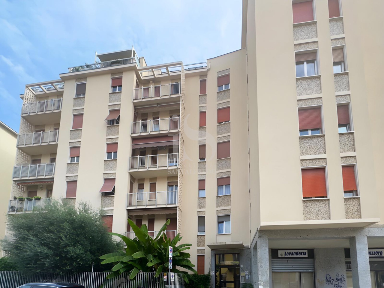 Trilocale arredato in affitto in via volturno, Monza