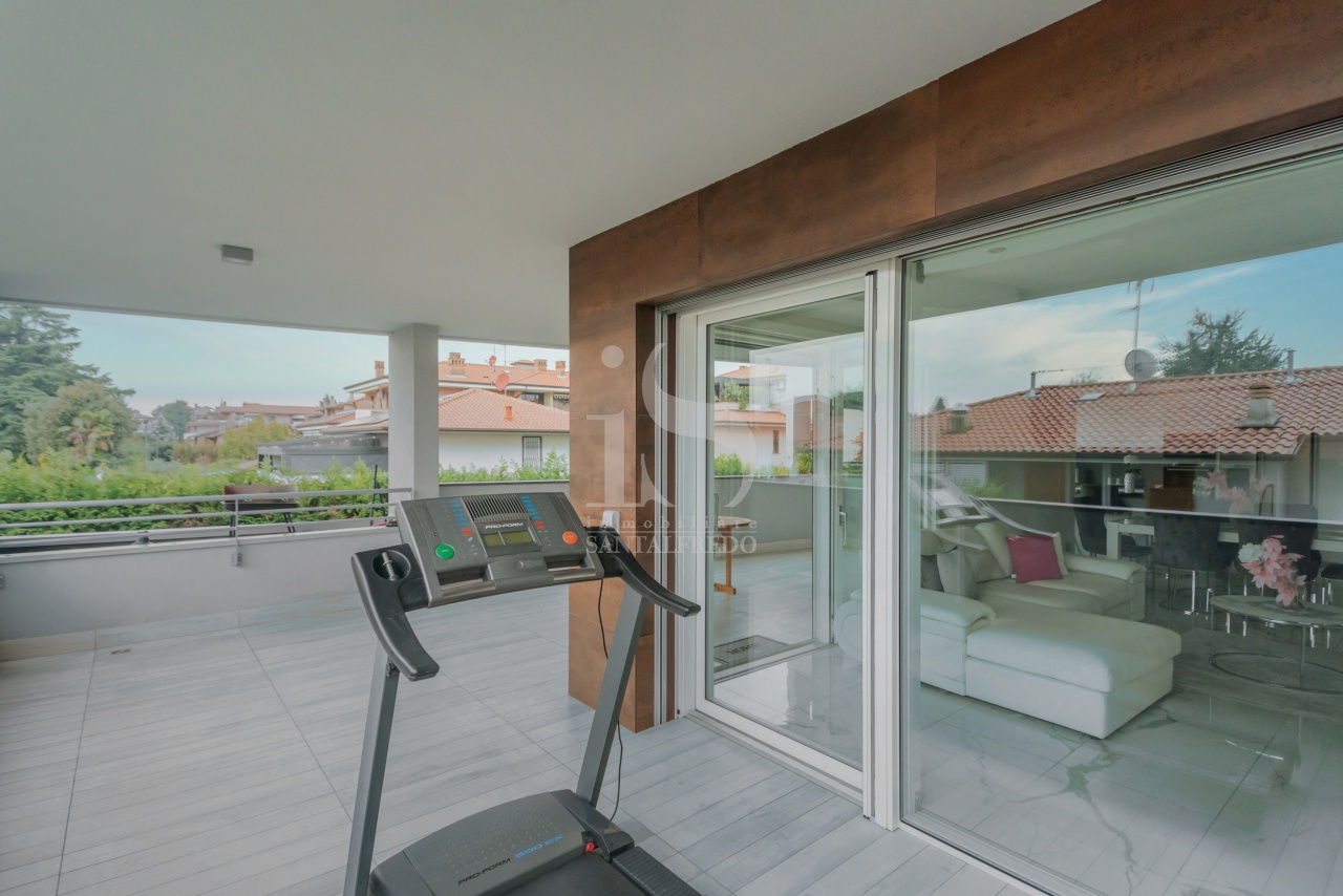 Trilocale con terrazzo in via adda, Concorezzo