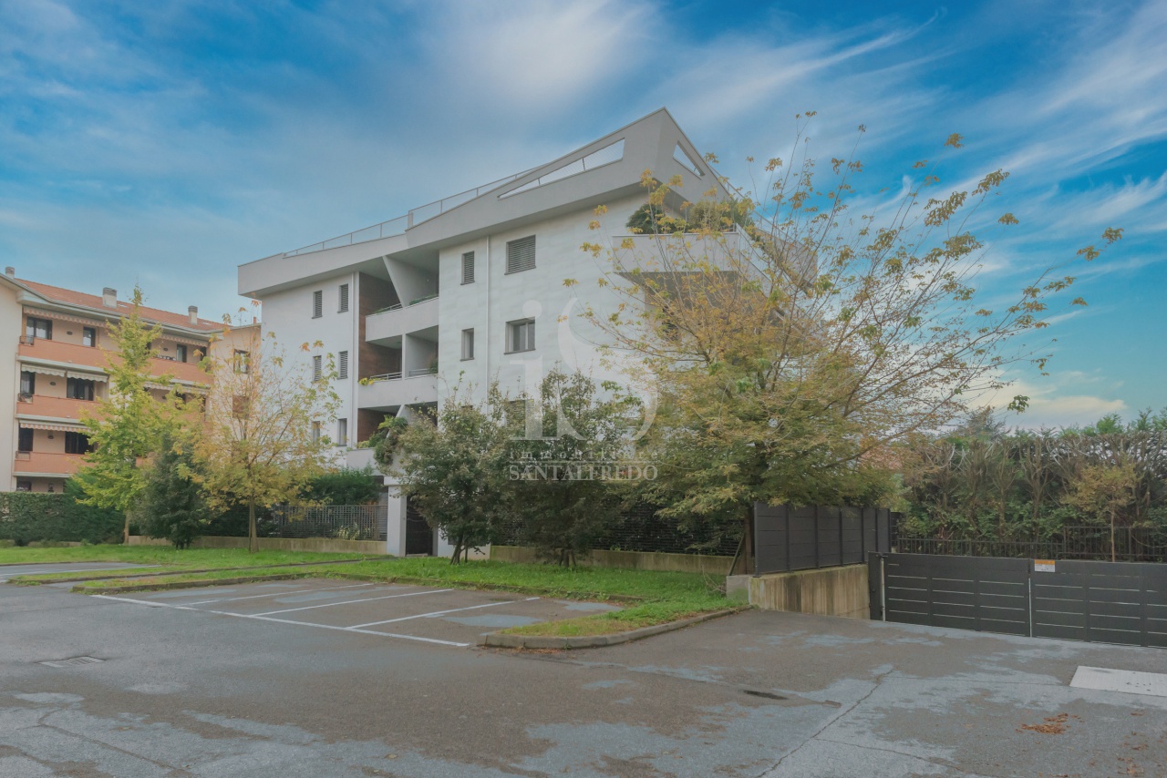 Trilocale con terrazzo in via adda, Concorezzo