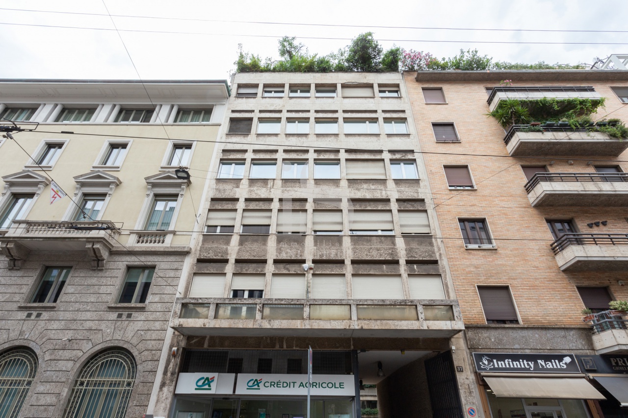 Bilocale arredato in affitto in via broletto, Milano