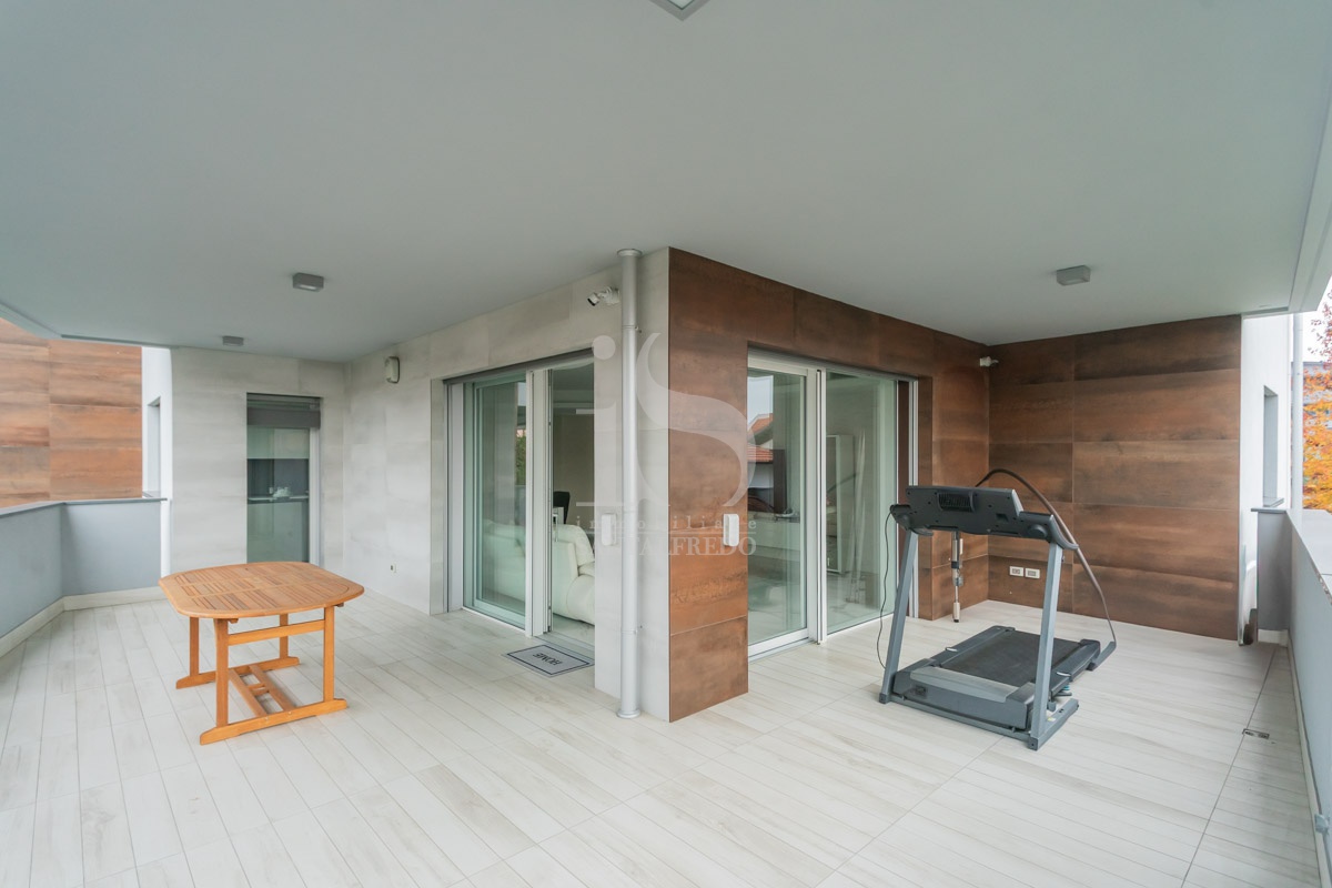 Trilocale con terrazzo in via adda, Concorezzo