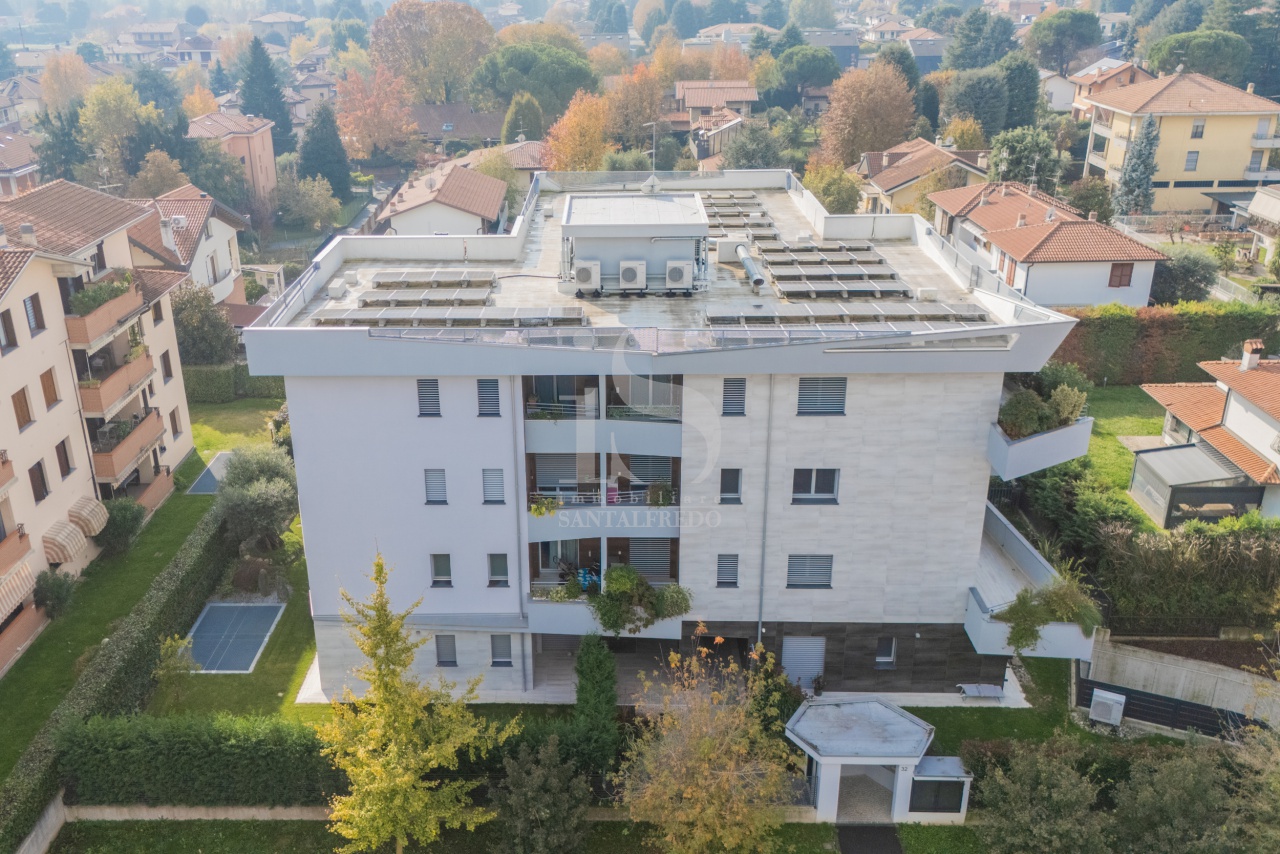 Trilocale con terrazzo in via adda, Concorezzo