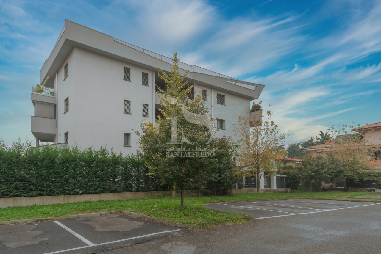 Trilocale con terrazzo in via adda, Concorezzo