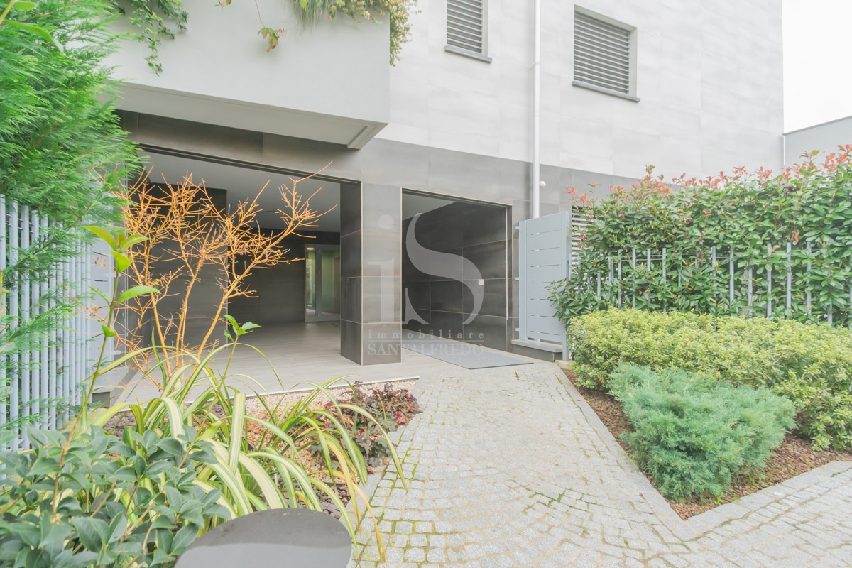 Trilocale con terrazzo in via adda, Concorezzo