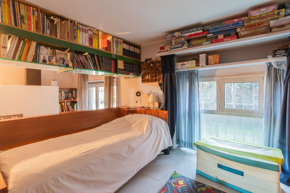 Trilocale ristrutturato in via privata padullli, Milano