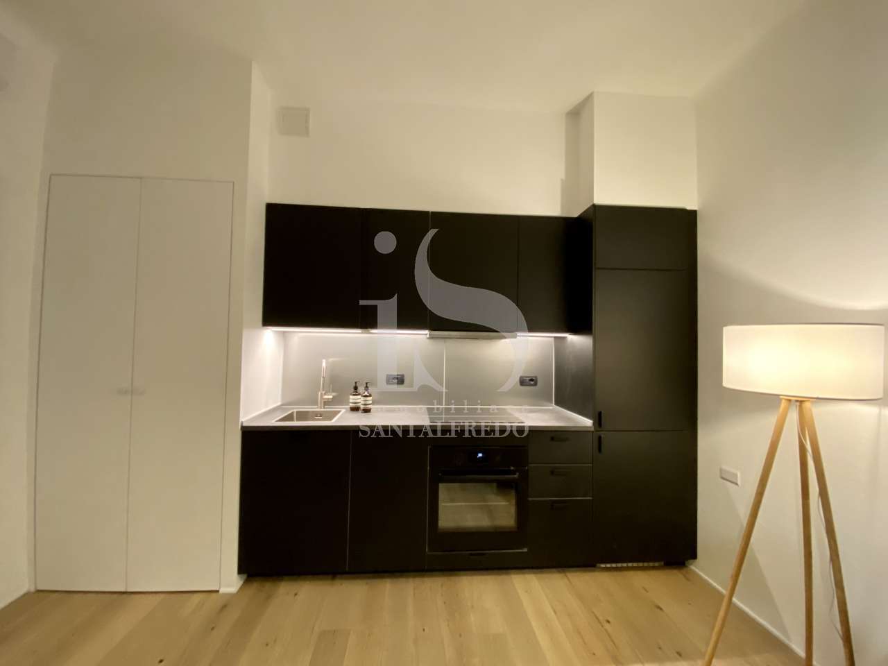 Bilocale arredato in affitto in via ugo bassi, Milano