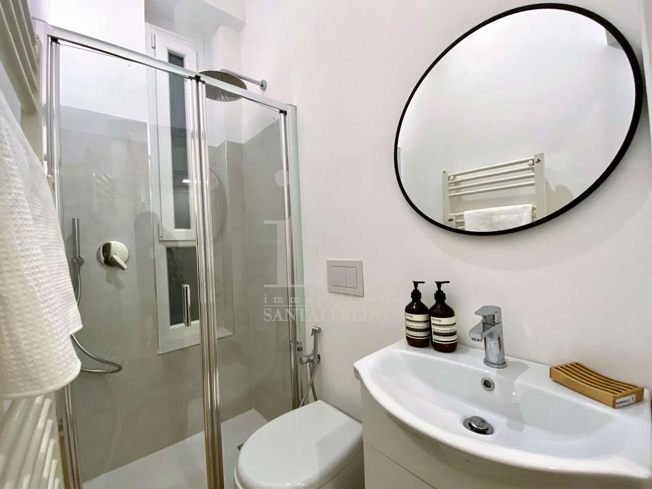 Bilocale arredato in affitto in via ugo bassi, Milano