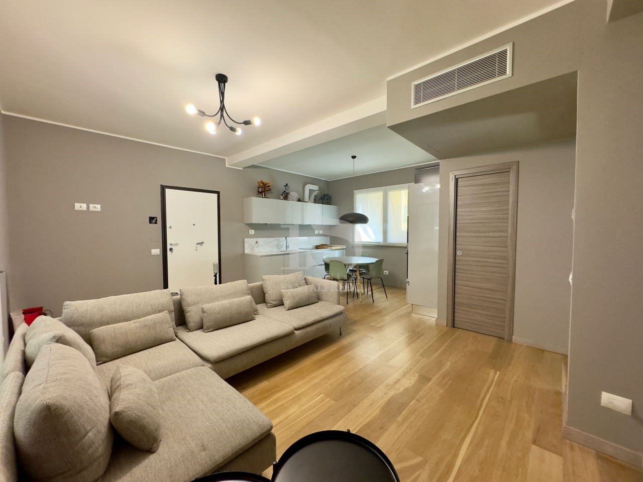 Trilocale arredato in affitto in via antonio smareglia, Milano