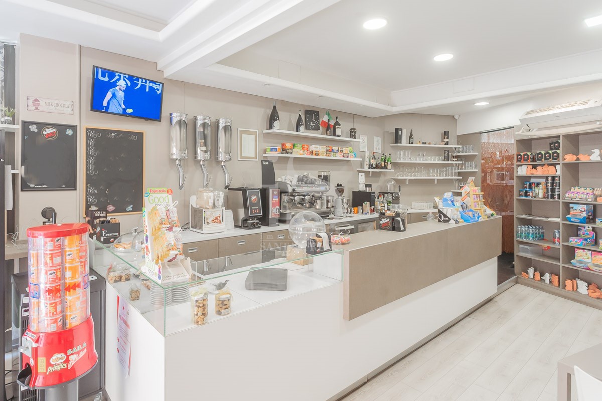 Attivit commerciale con box in via confalonieri, Villasanta