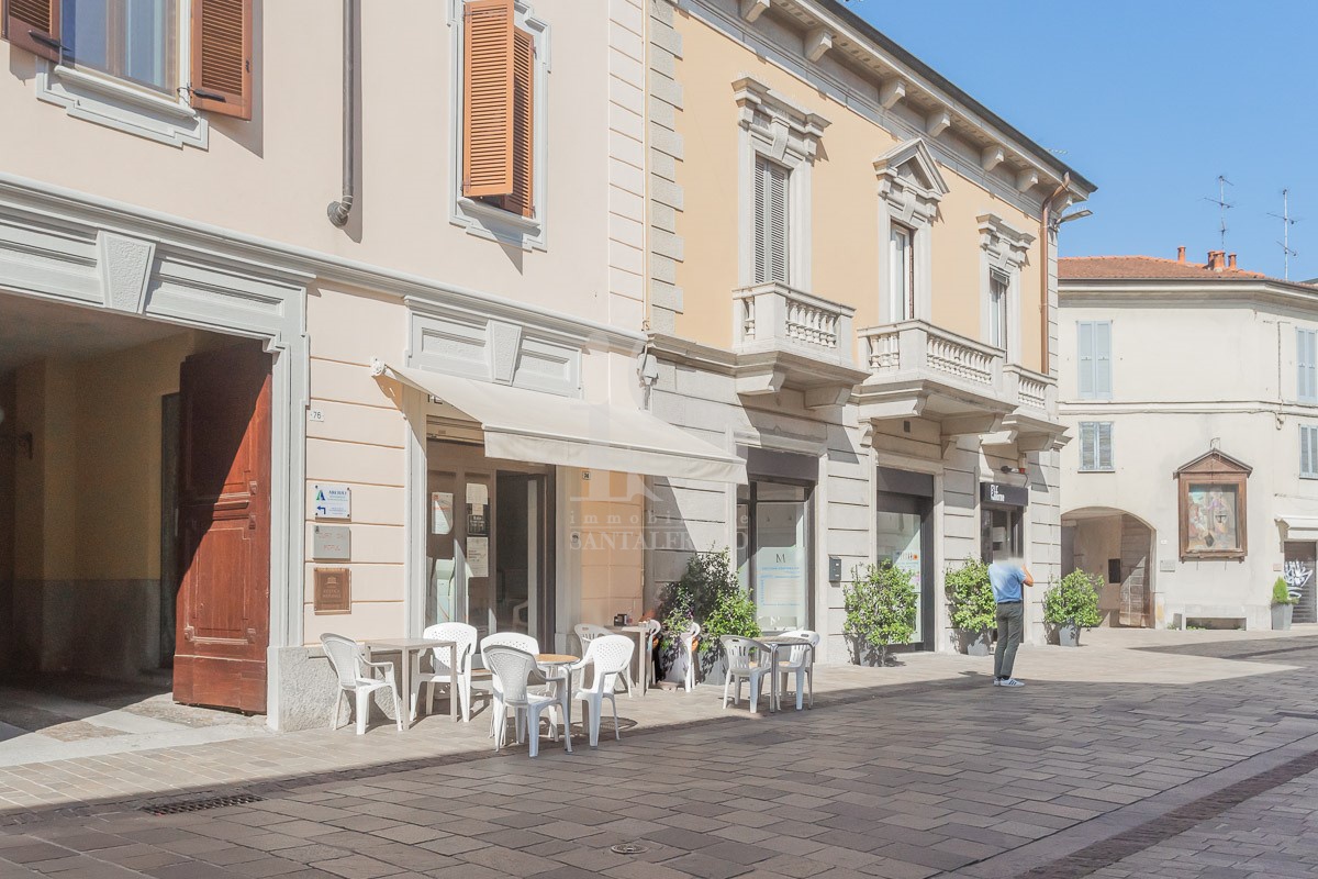 Attivit commerciale con box in via confalonieri, Villasanta