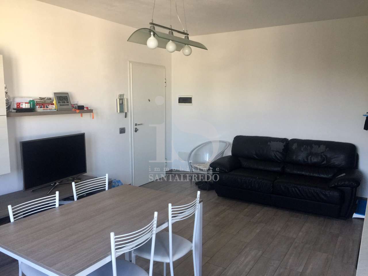 Bilocale con box in via la pira, Concorezzo