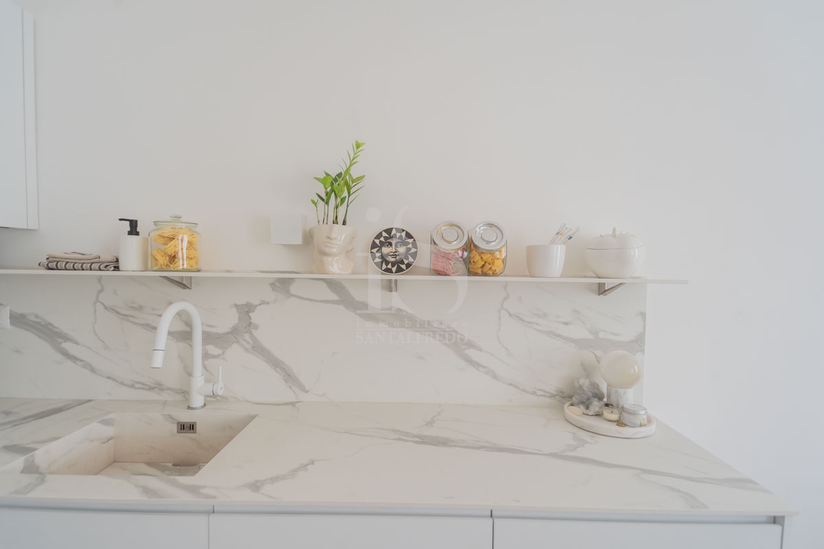 Bilocale ristrutturato in via enrico caruso, Milano