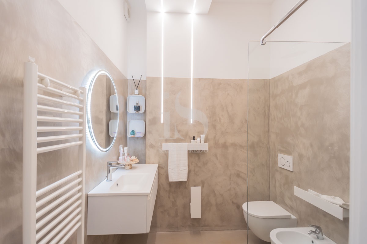 Bilocale ristrutturato in via enrico caruso, Milano