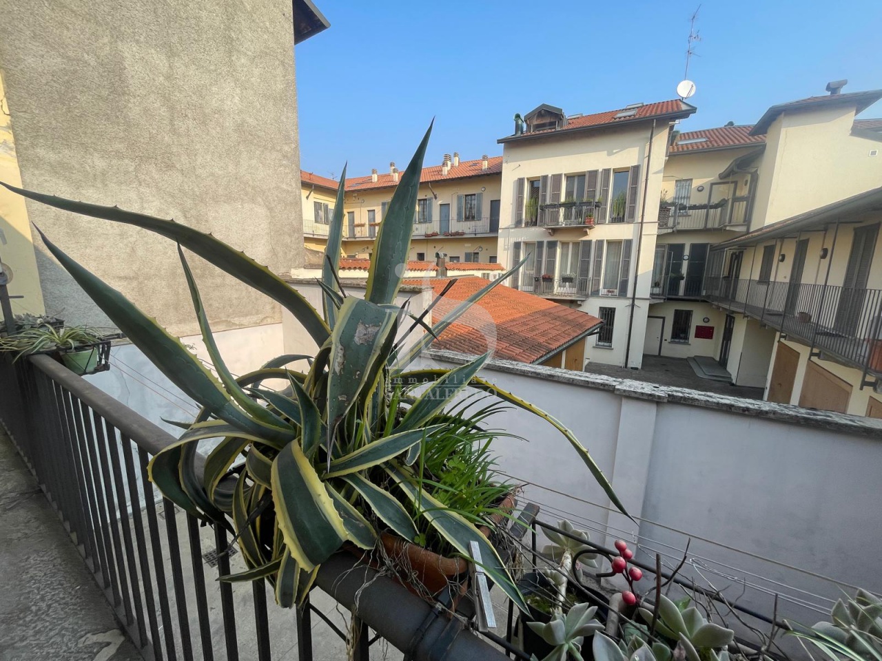 Bilocale arredato in affitto in via durini, Monza