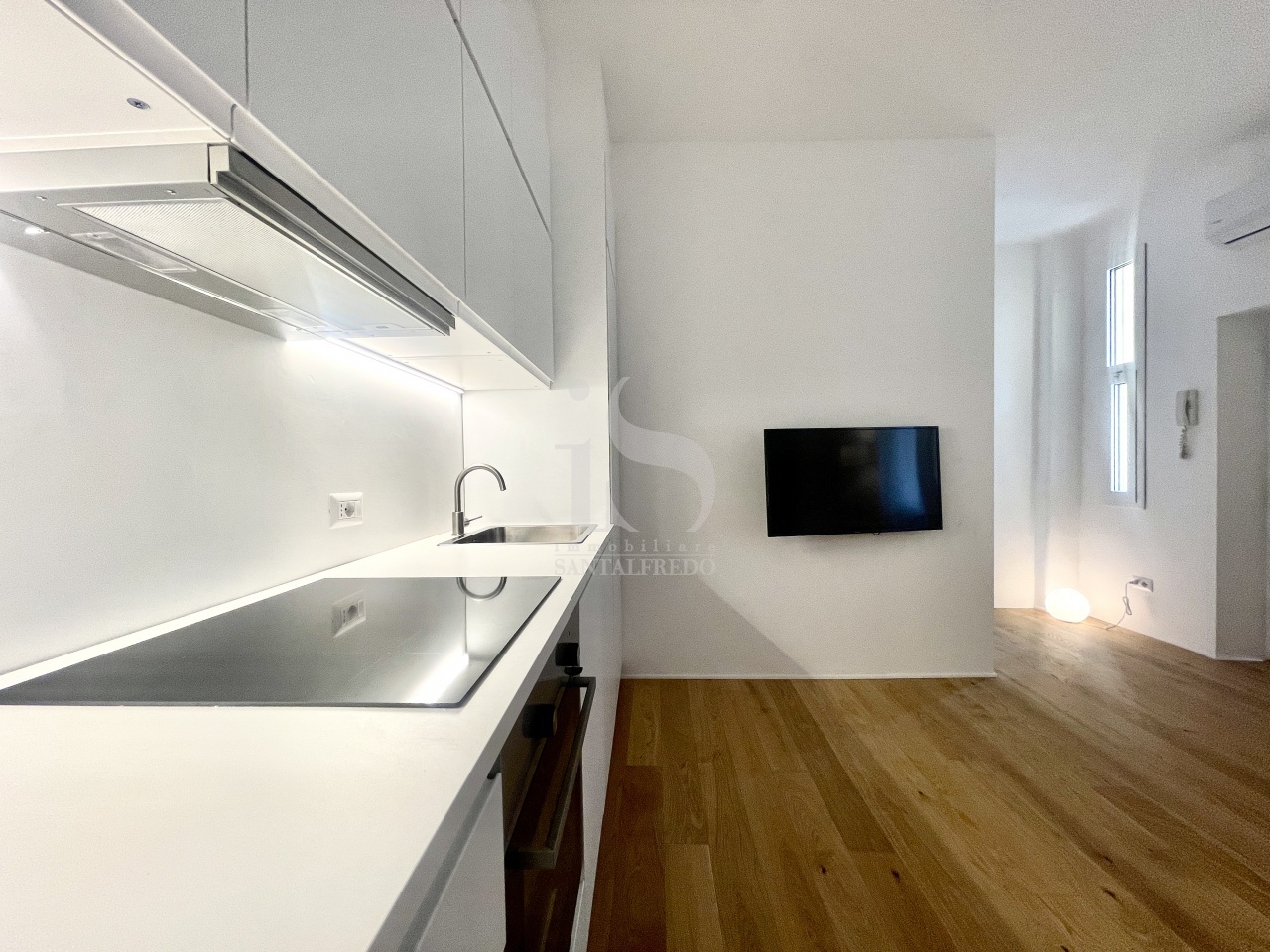 Bilocale arredato in affitto in via tortona, Milano