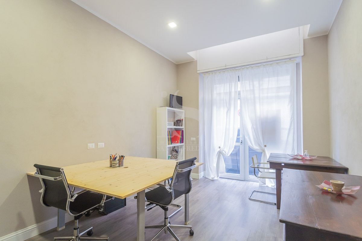 Negozio ristrutturato in via gaetano casati, Monza