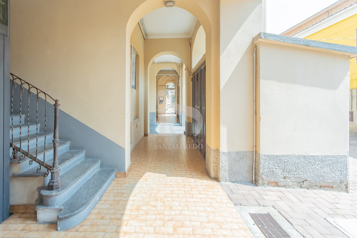 Negozio ristrutturato in via gaetano casati, Monza