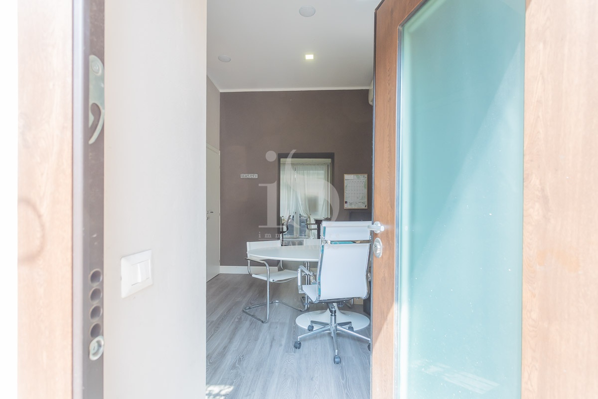 Negozio ristrutturato in via gaetano casati, Monza