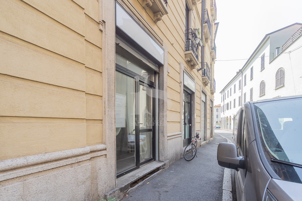 Negozio ristrutturato in via gaetano casati, Monza