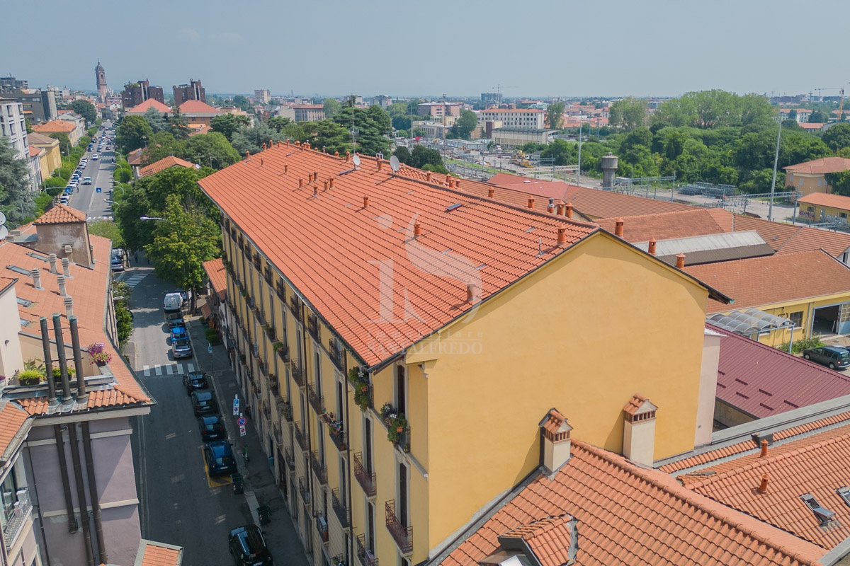 Negozio ristrutturato in via gaetano casati, Monza