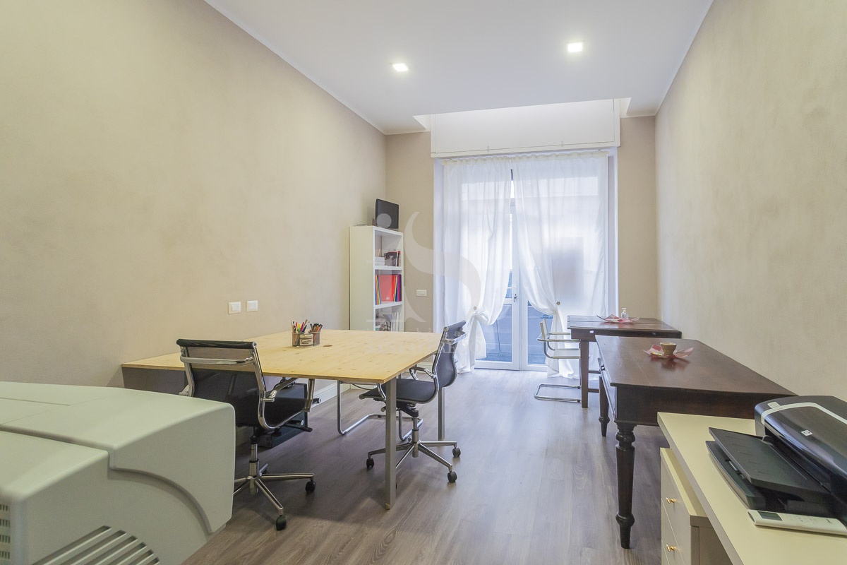 Negozio ristrutturato in via gaetano casati, Monza