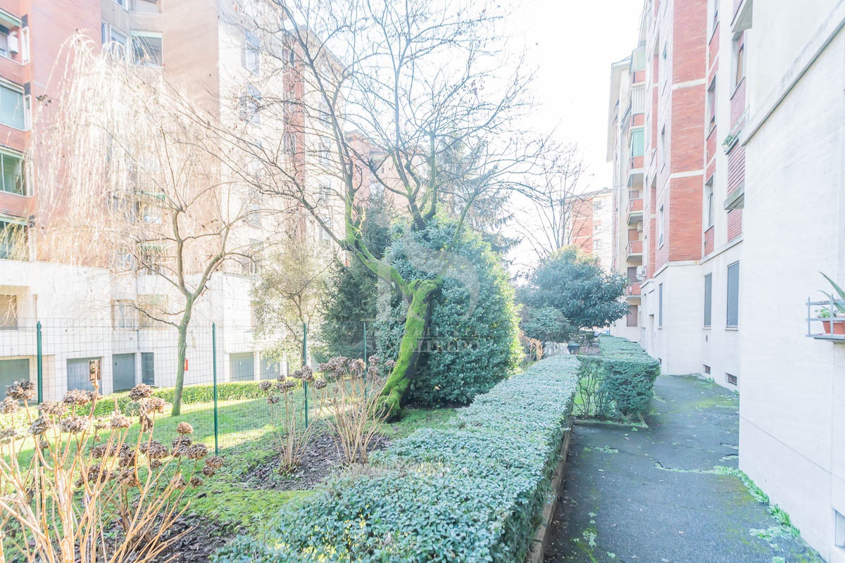 Bilocale in vendita in via fratelli rosselli, Milano