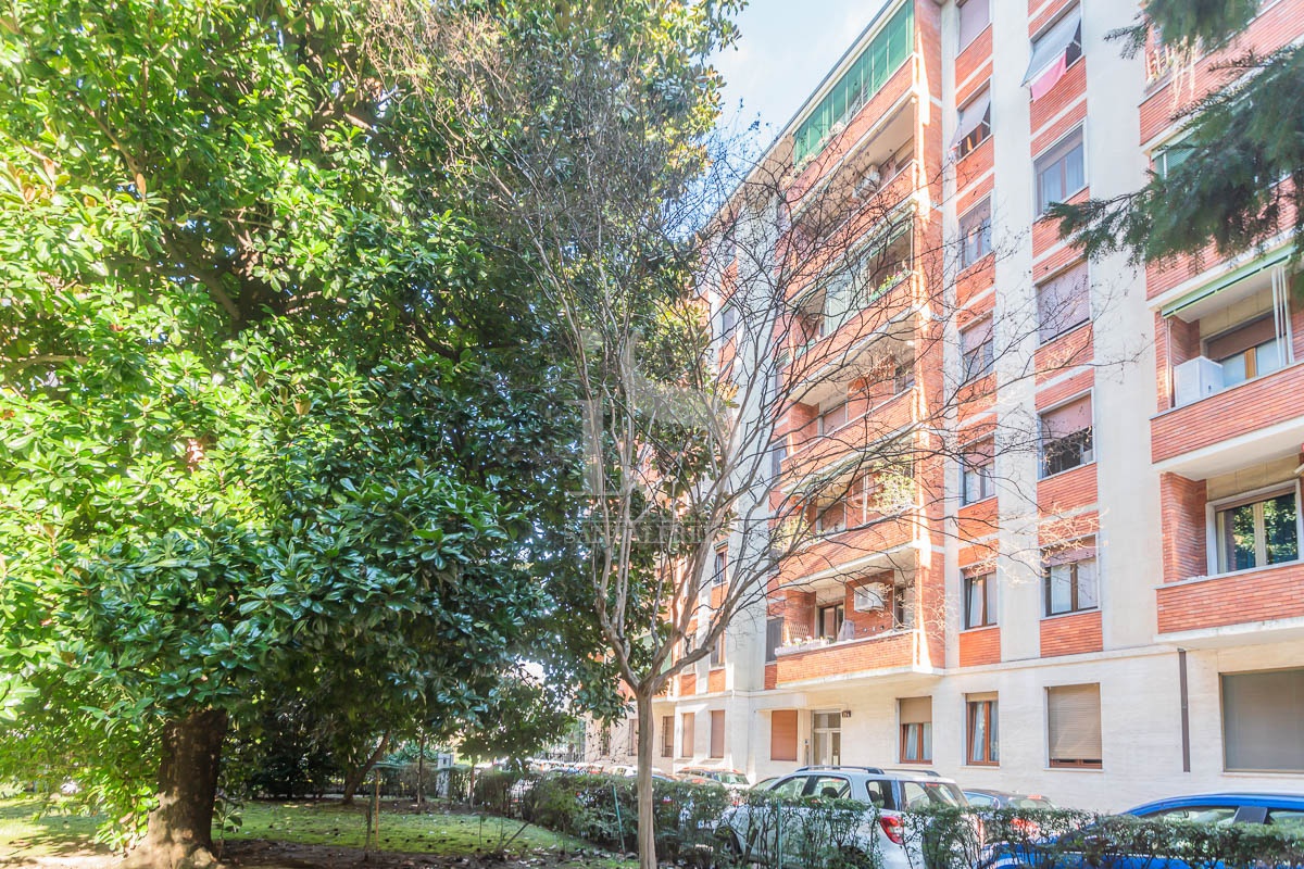 Bilocale in vendita in via fratelli rosselli, Milano