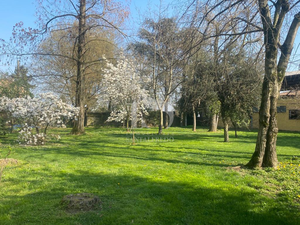 Attivit� commerciale con giardino in cascina ca de zecchi, Tavazzano con Villavesco