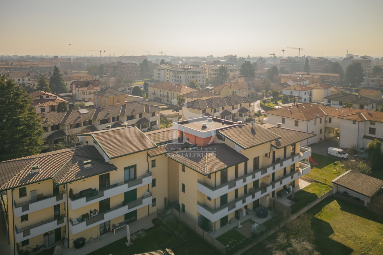 Trilocale con box in via silvio pellico, Agrate Brianza