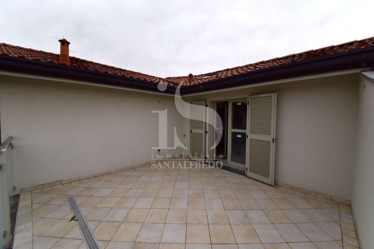 Villa con giardino in via nazario sauro, Concorezzo