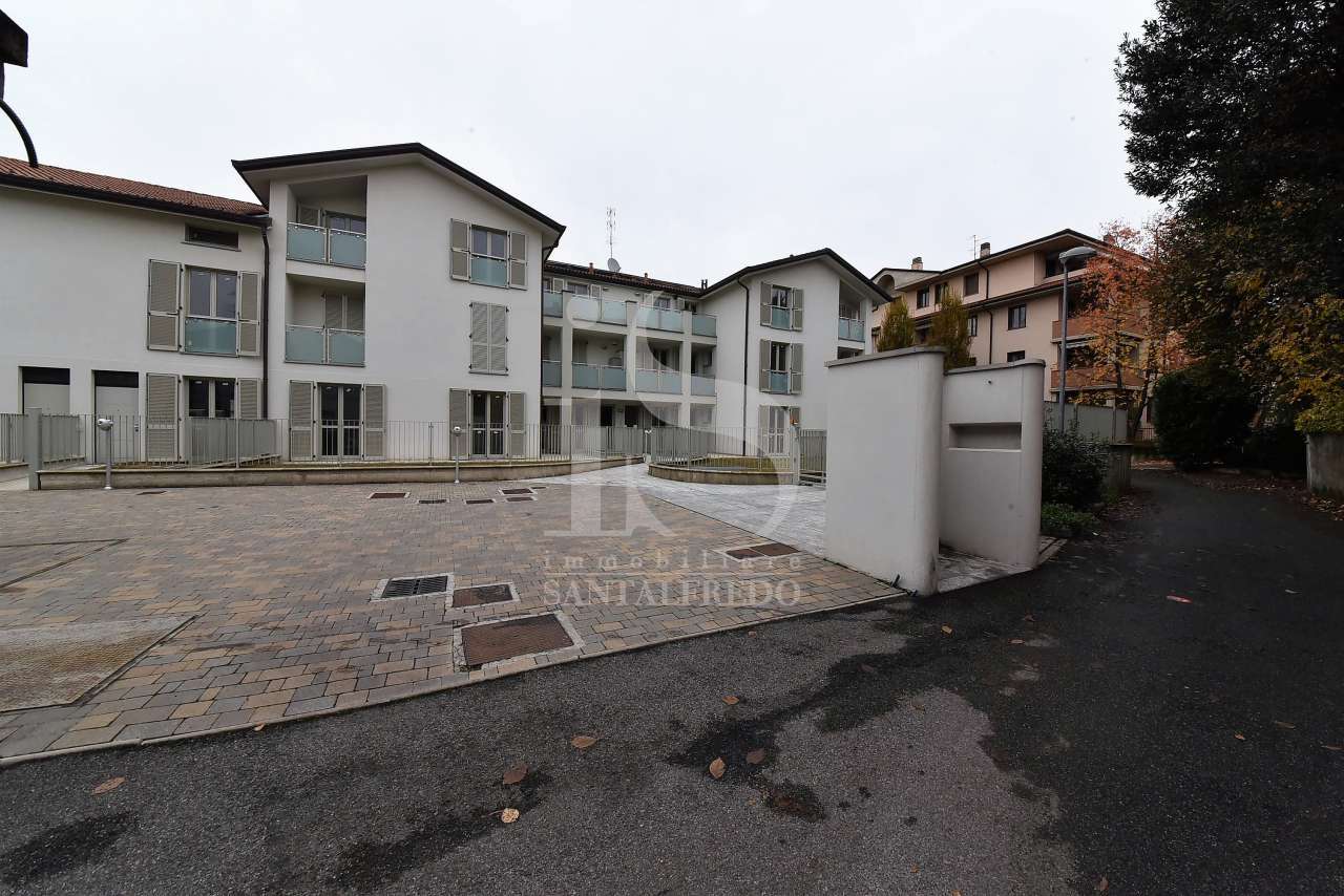 Villa con giardino in via nazario sauro, Concorezzo