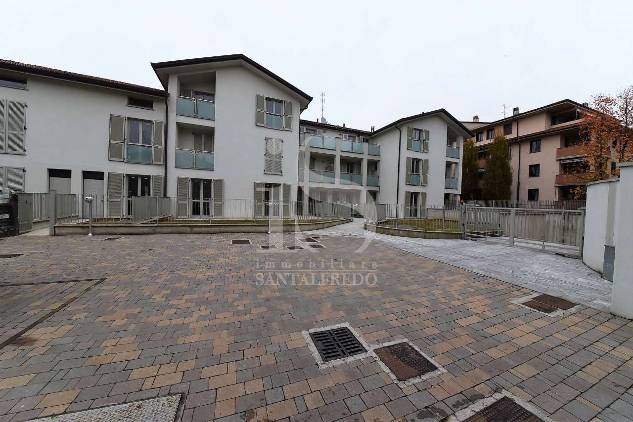 Villa con giardino in via nazario sauro, Concorezzo