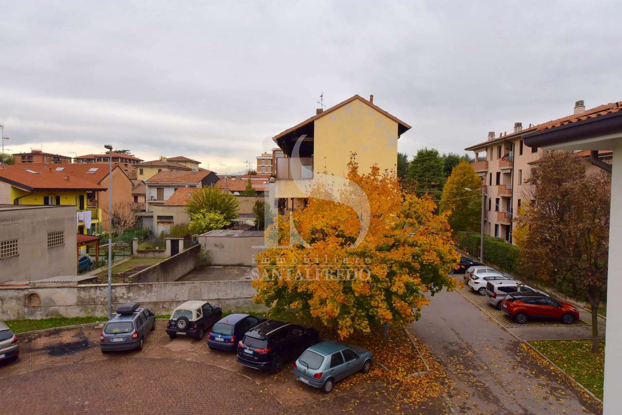 Villa con giardino in via nazario sauro, Concorezzo