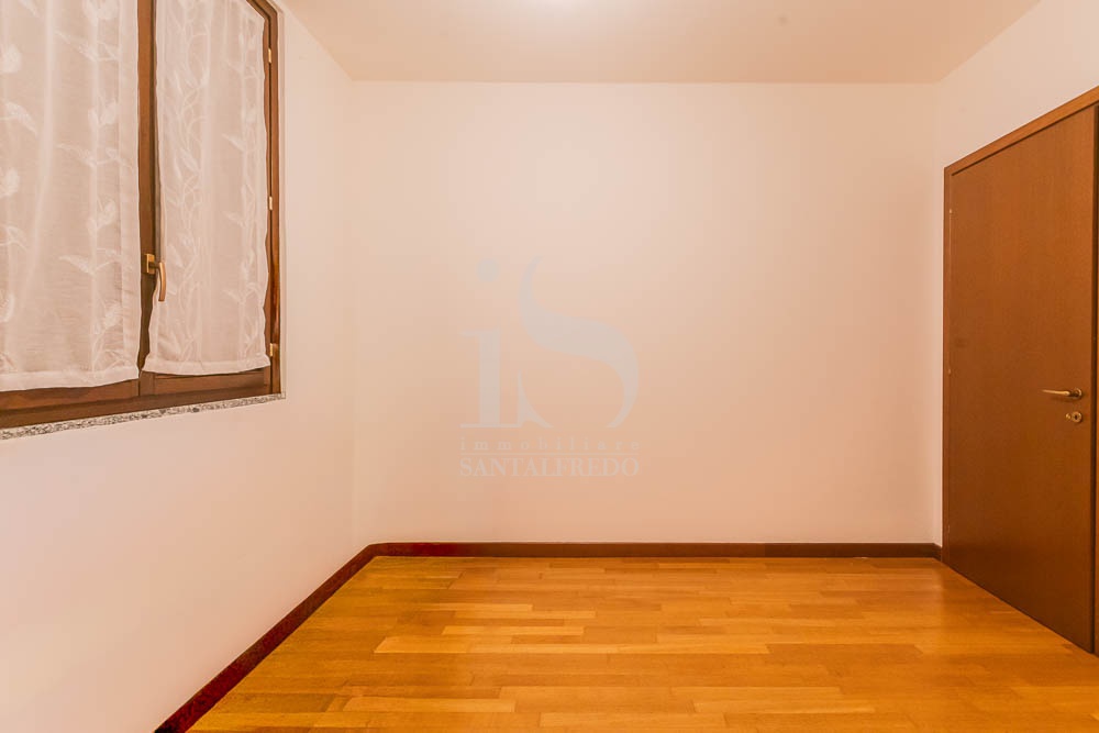 Trilocale con terrazzo in via don milani, Concorezzo