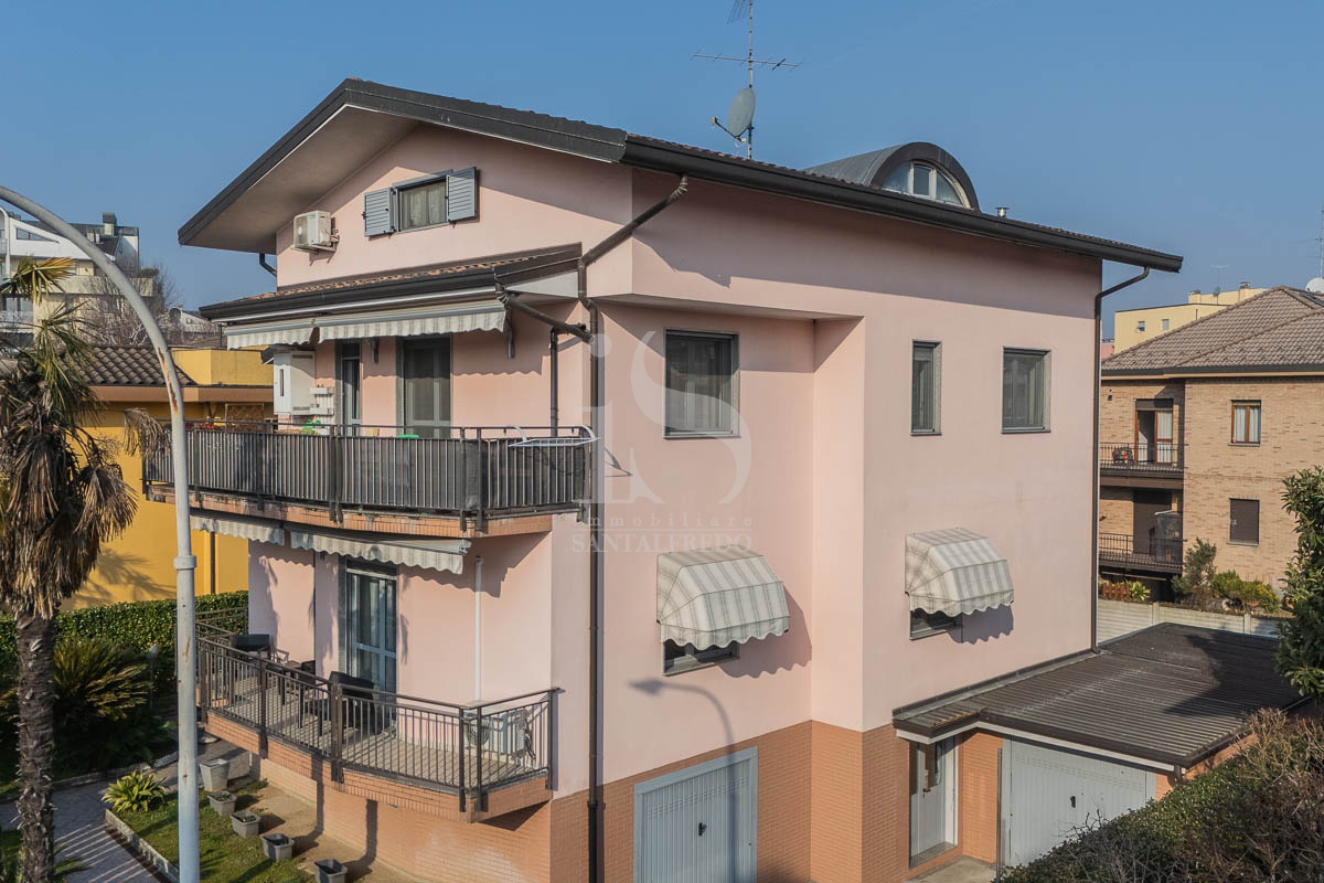 Quadrilocale con terrazzo in via gaetano donizetti, Muggi�