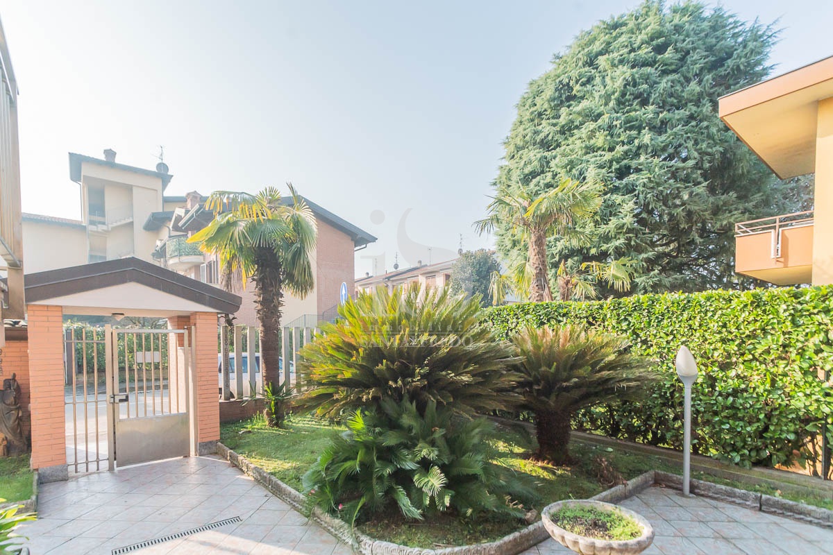 Quadrilocale con terrazzo in via gaetano donizetti, Muggi�