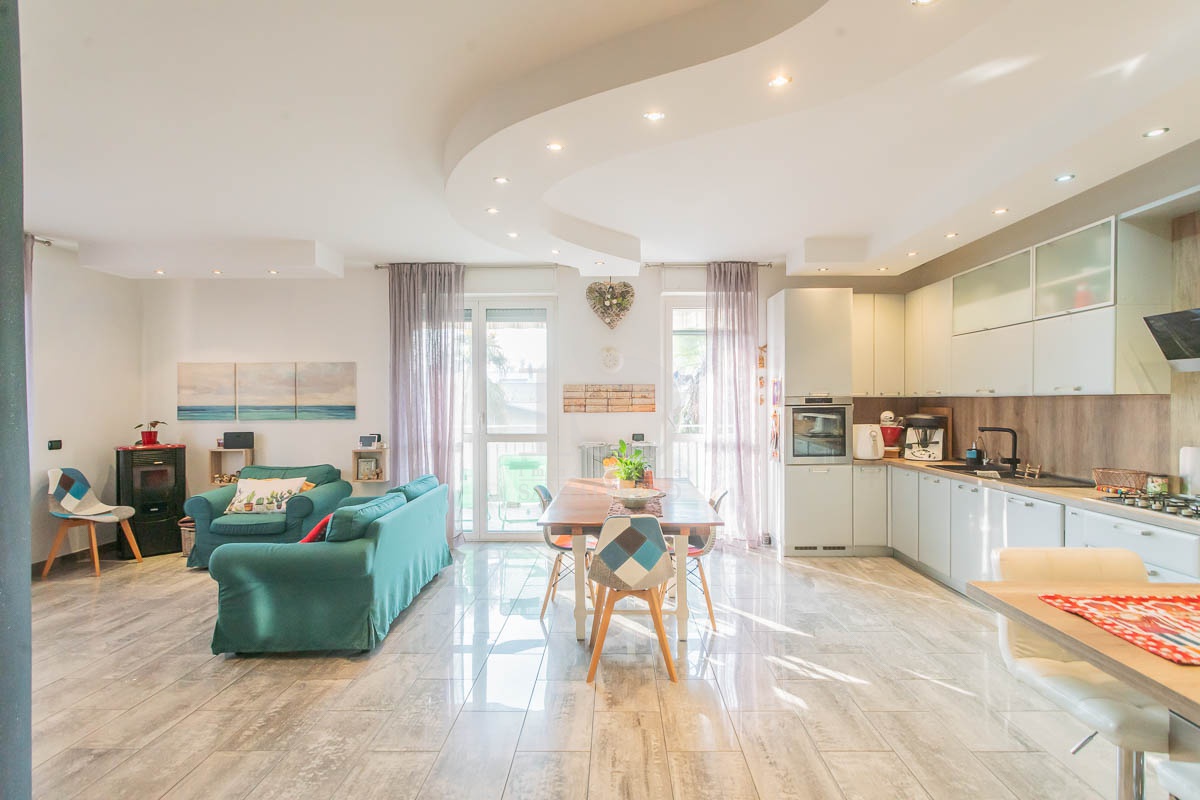 Quadrilocale con terrazzo in via gaetano donizetti, Muggi�