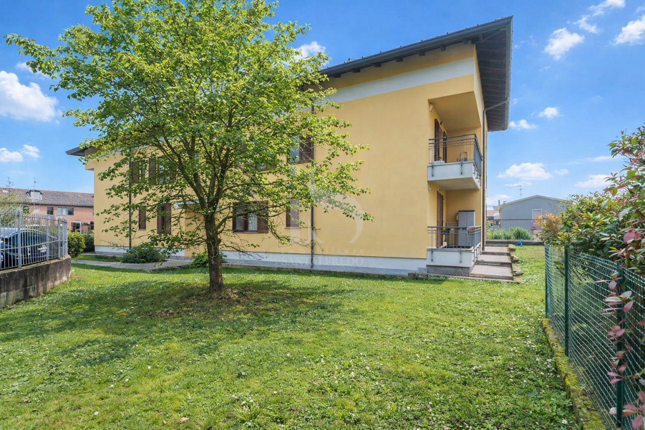 Trilocale con terrazzo in via santa caterina, Besana in Brianza