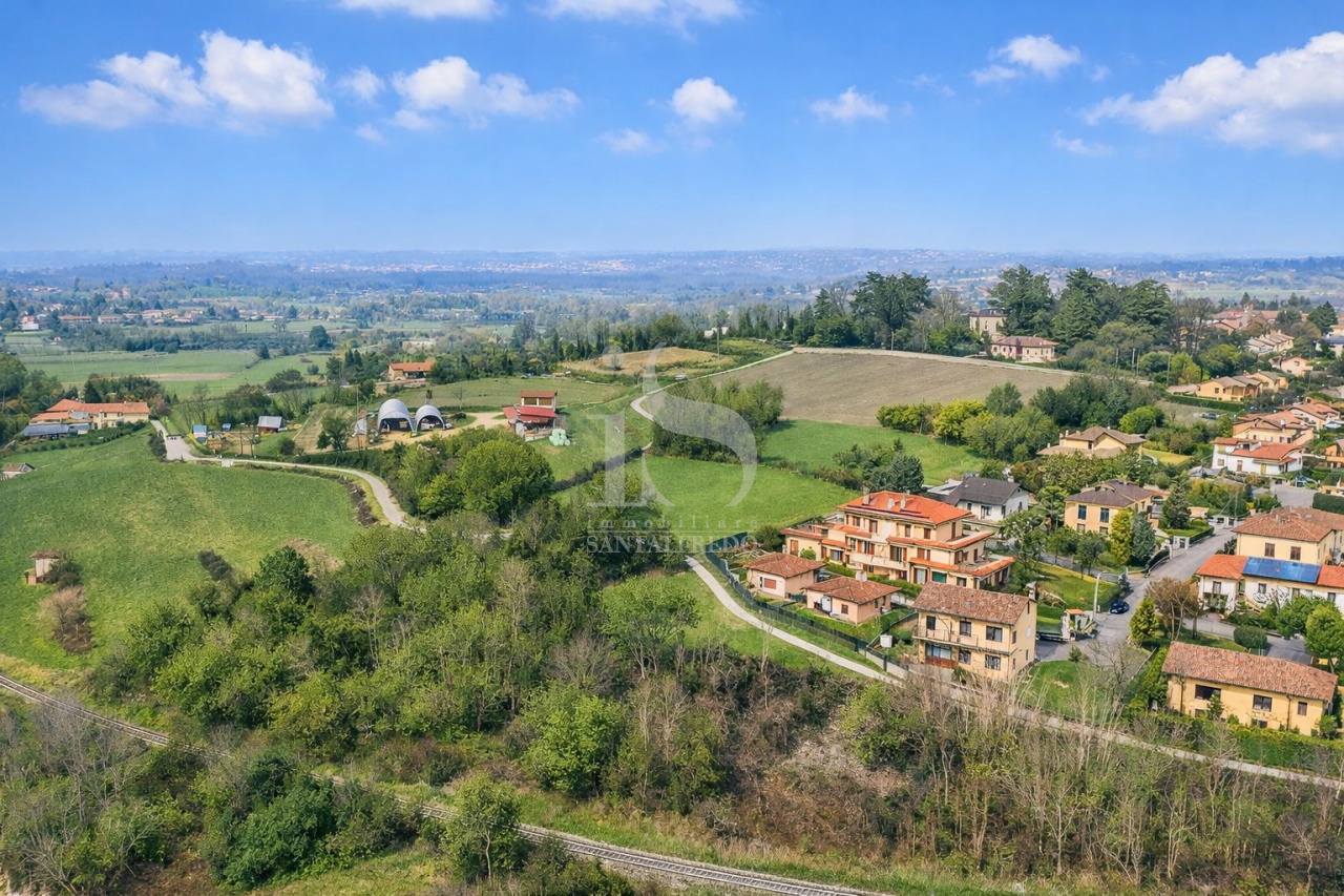 Trilocale con terrazzo in via santa caterina, Besana in Brianza