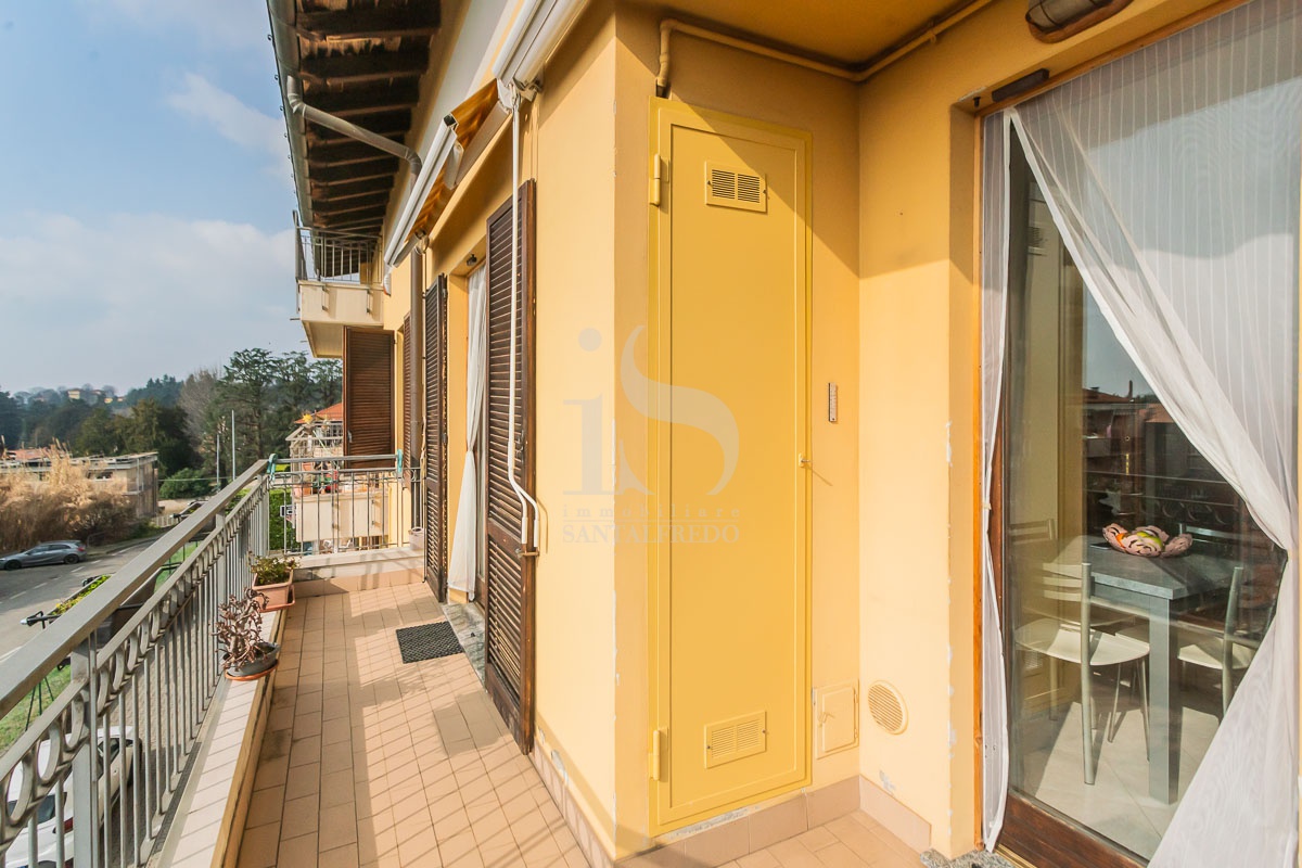 Trilocale con terrazzo in via santa caterina, Besana in Brianza