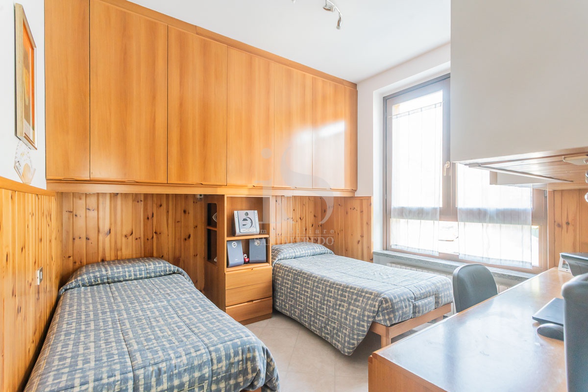 Trilocale con terrazzo in via santa caterina, Besana in Brianza