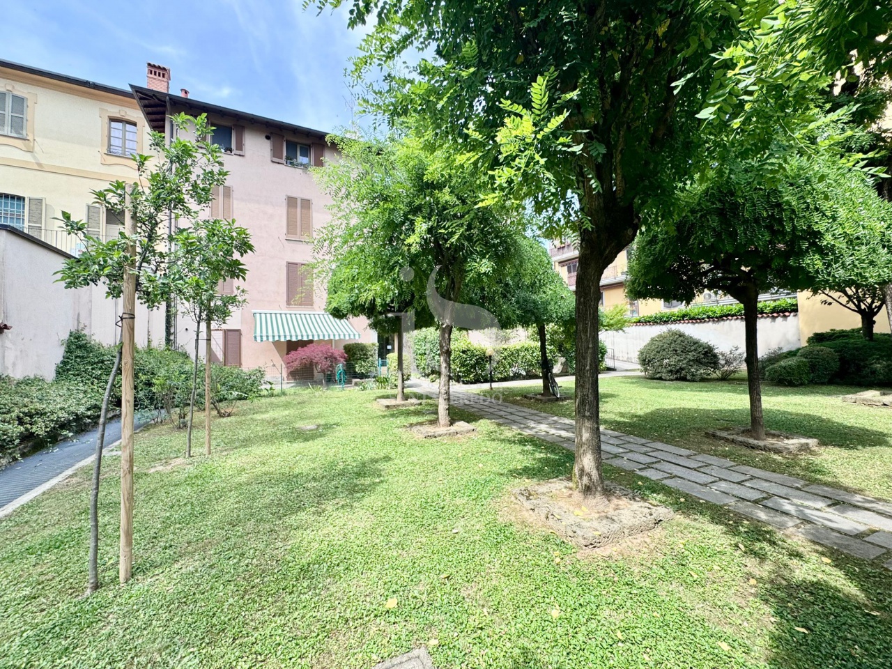 Bilocale arredato in affitto in vicolo menclozzi, Vimercate