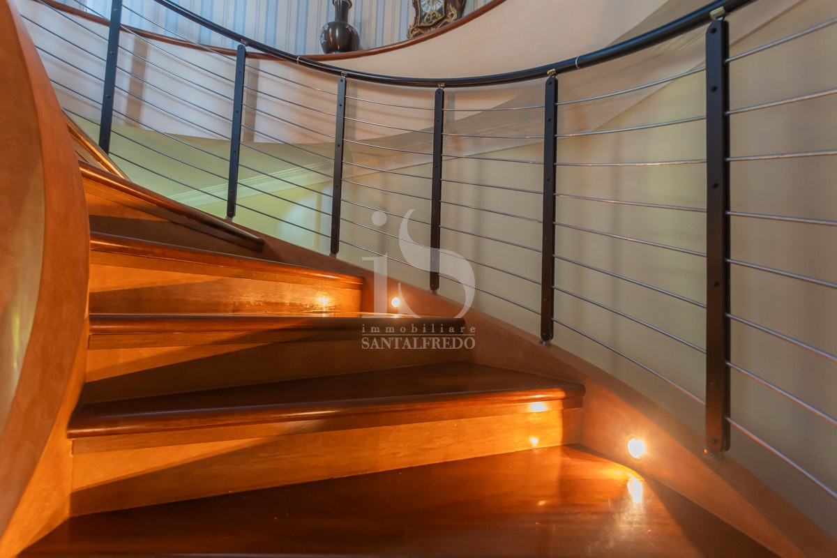 Villa con giardino in via cesare battisti, Agrate Brianza